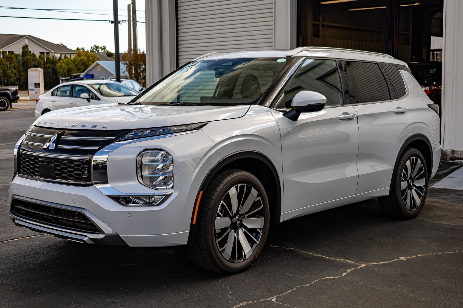 2025 Mitsubishi Outlander SEL's photo