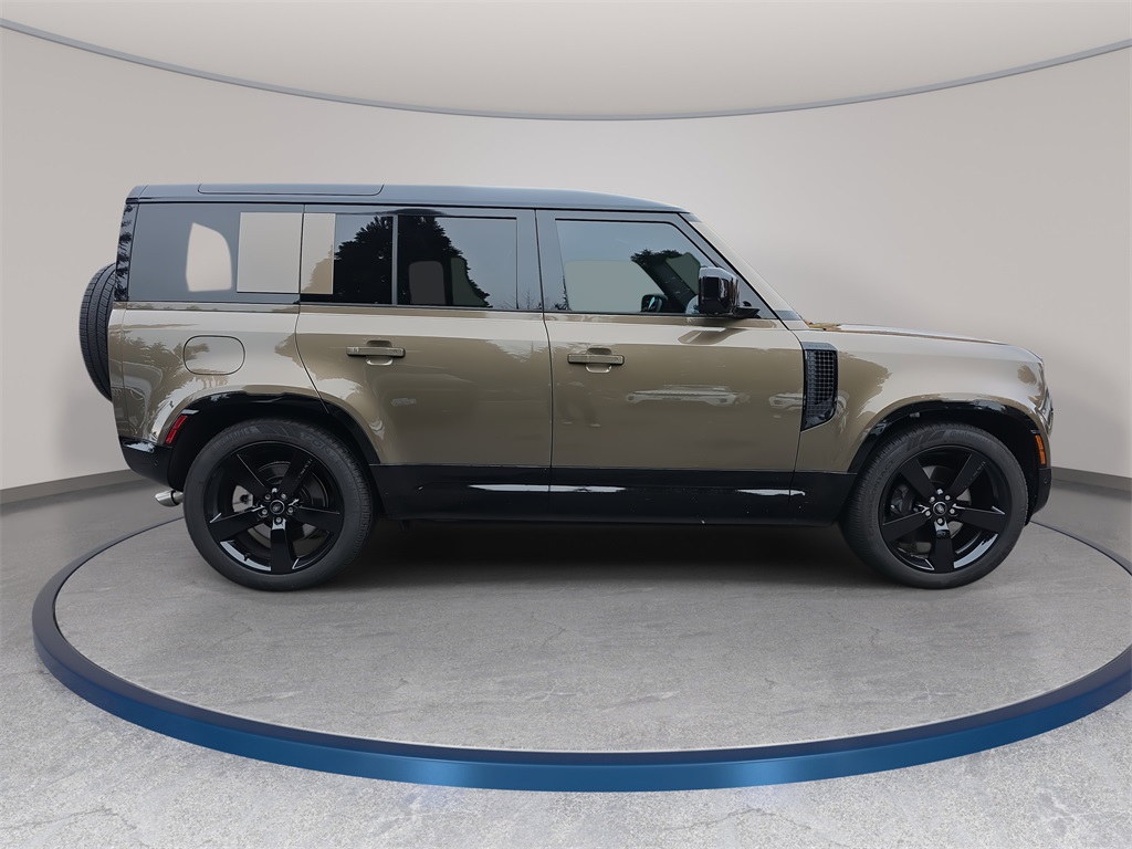 2025 Land Rover Defender 110 X-Dynamic SE photo 2
