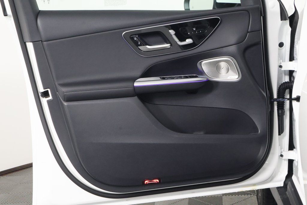 2026 Mercedes Benz GLC 300 photo 4
