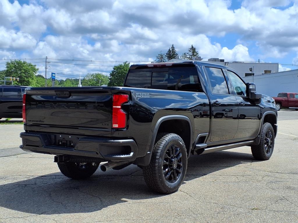 2025 Chevrolet Silverado 2500HD LTZ photo 3