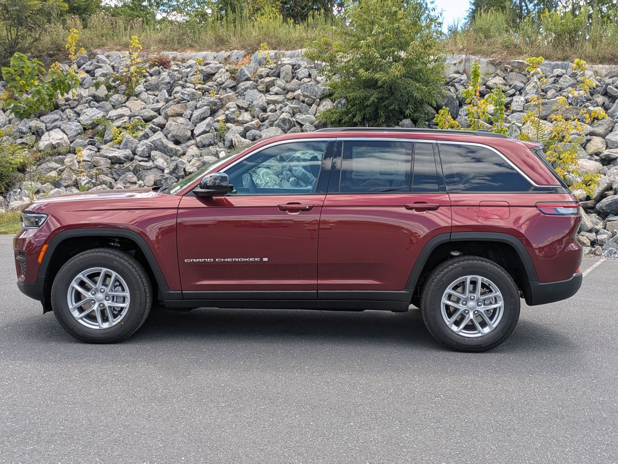 2025 Jeep Grand Cherokee Laredo X photo 6