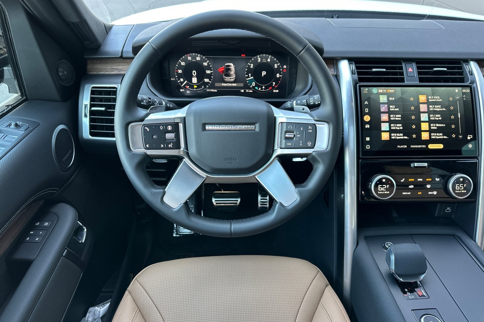 2025 Land Rover Discovery SE photo 13