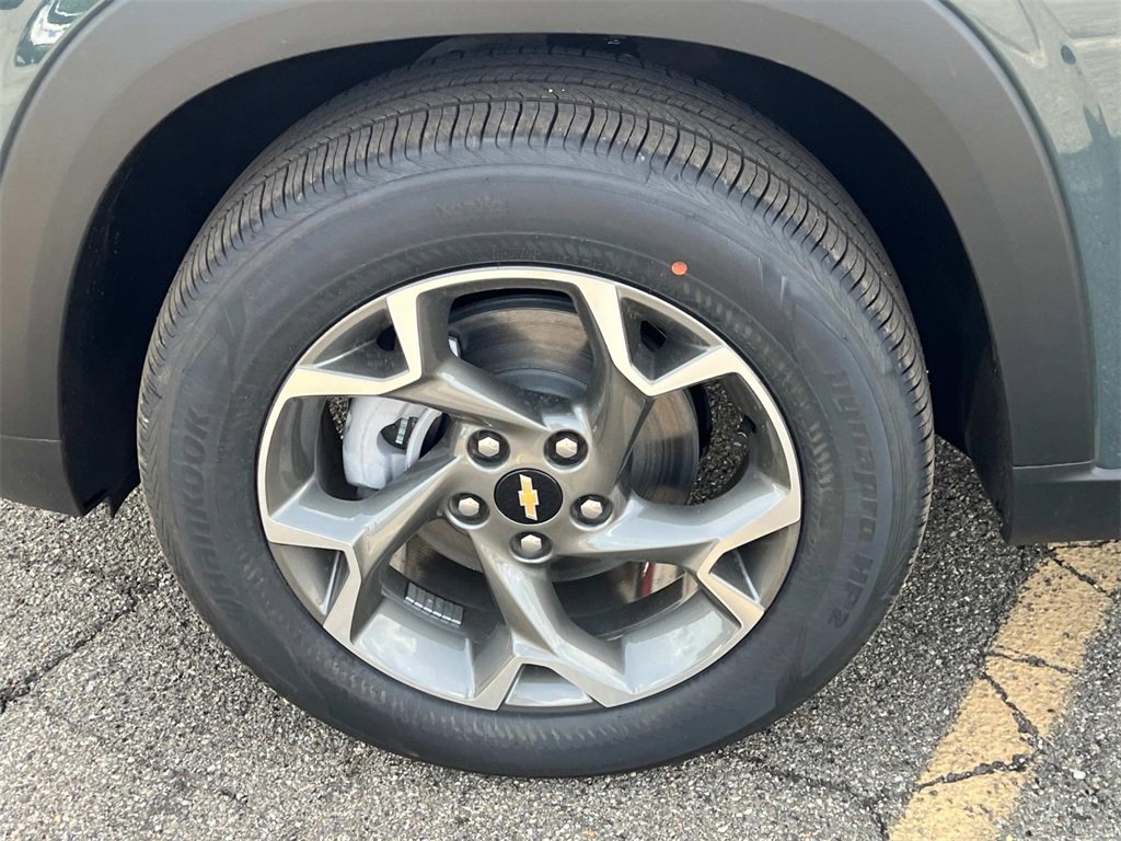2025 Chevrolet Trax LT photo 21