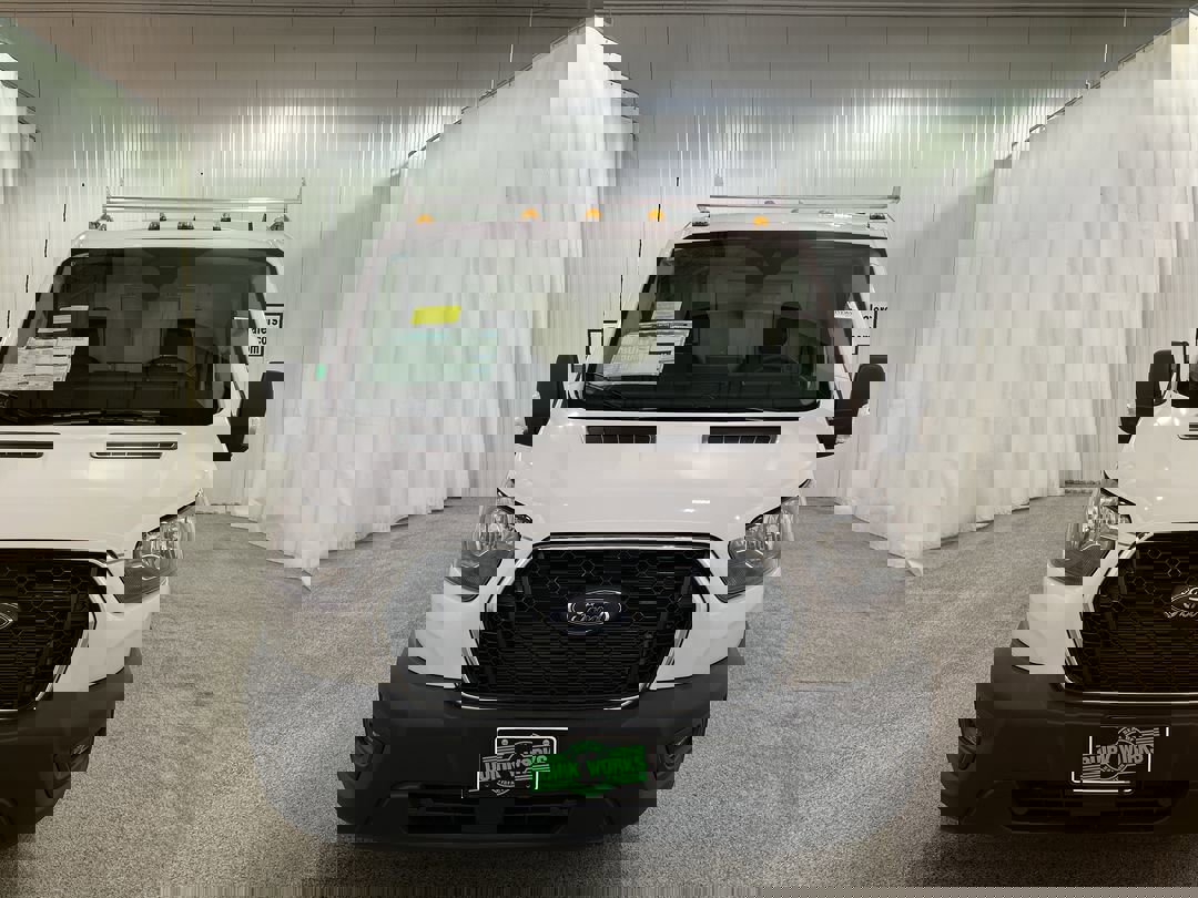 2024 Ford Transit Cutaway photo 2
