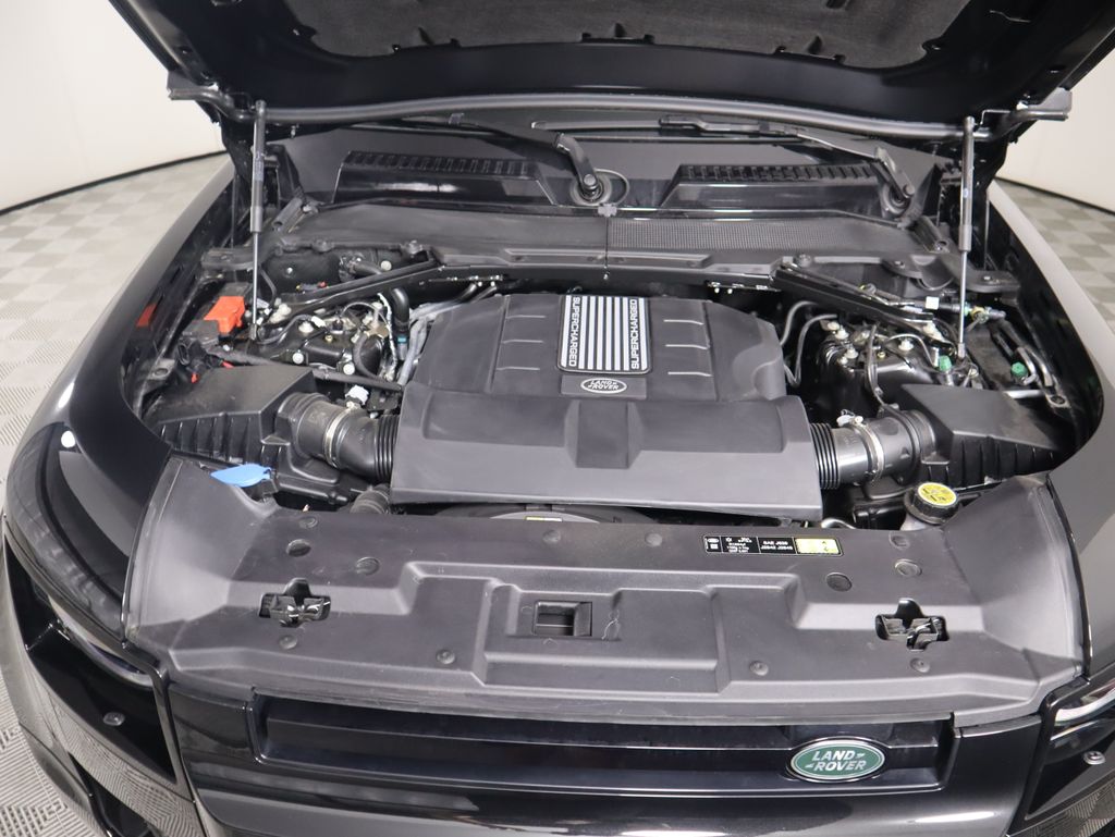 2025 Land Rover Defender 130 V8 photo 27