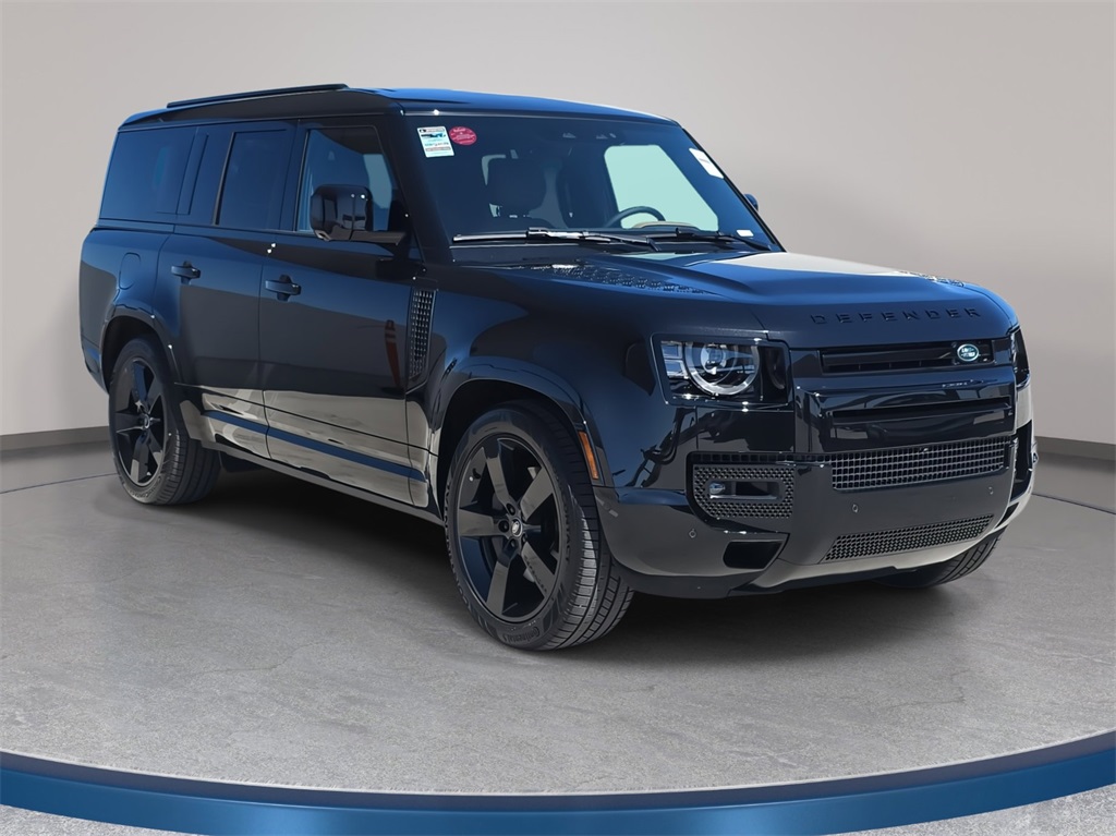 2025 Land Rover Defender 130 X-Dynamic SE photo 3