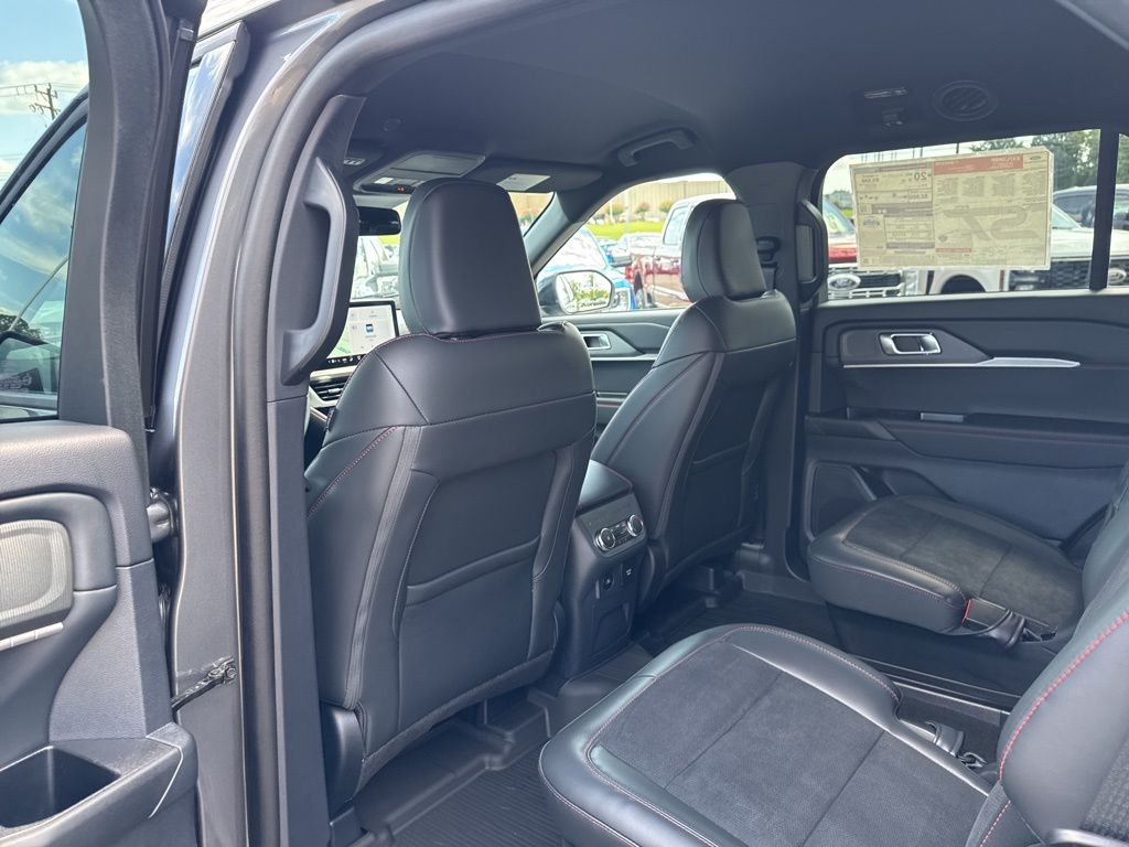2025 Ford Explorer ST photo 14