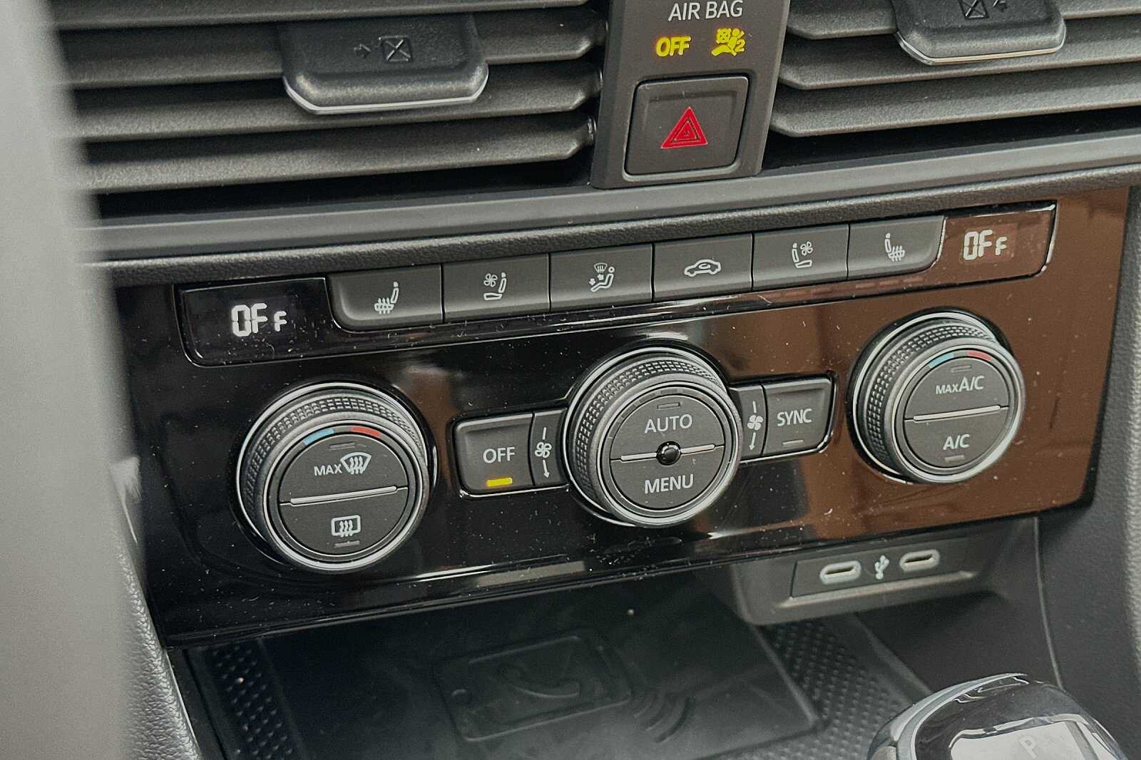 2024 Volkswagen Jetta 1.5T SEL photo 18