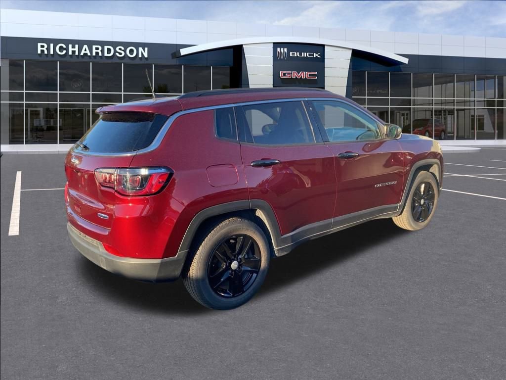 2022 Jeep Compass Latitude photo 2