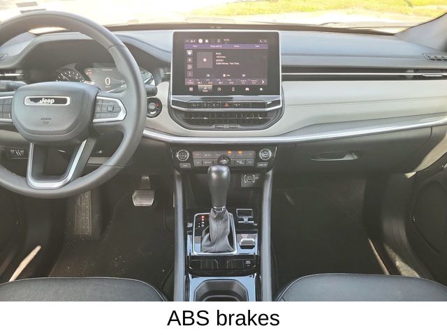 2023 Jeep Compass Limited photo 8