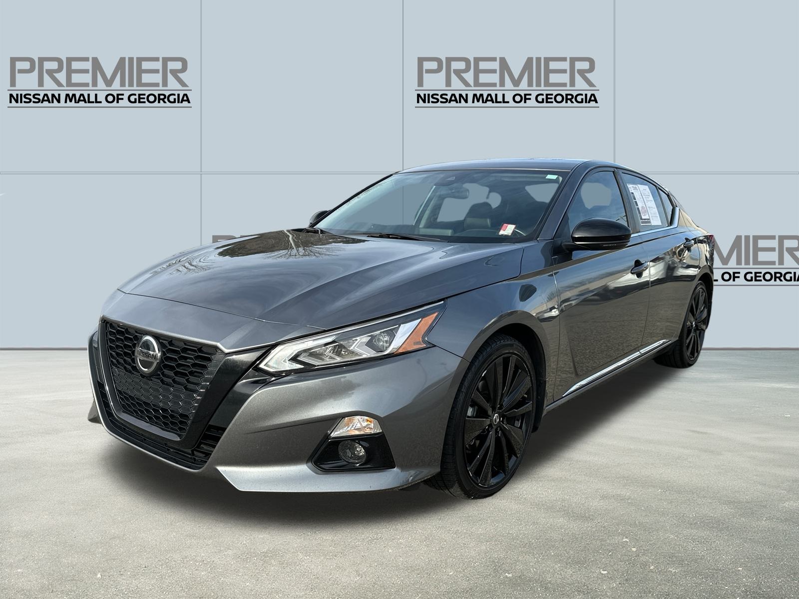 2022 Nissan Altima SR's photo