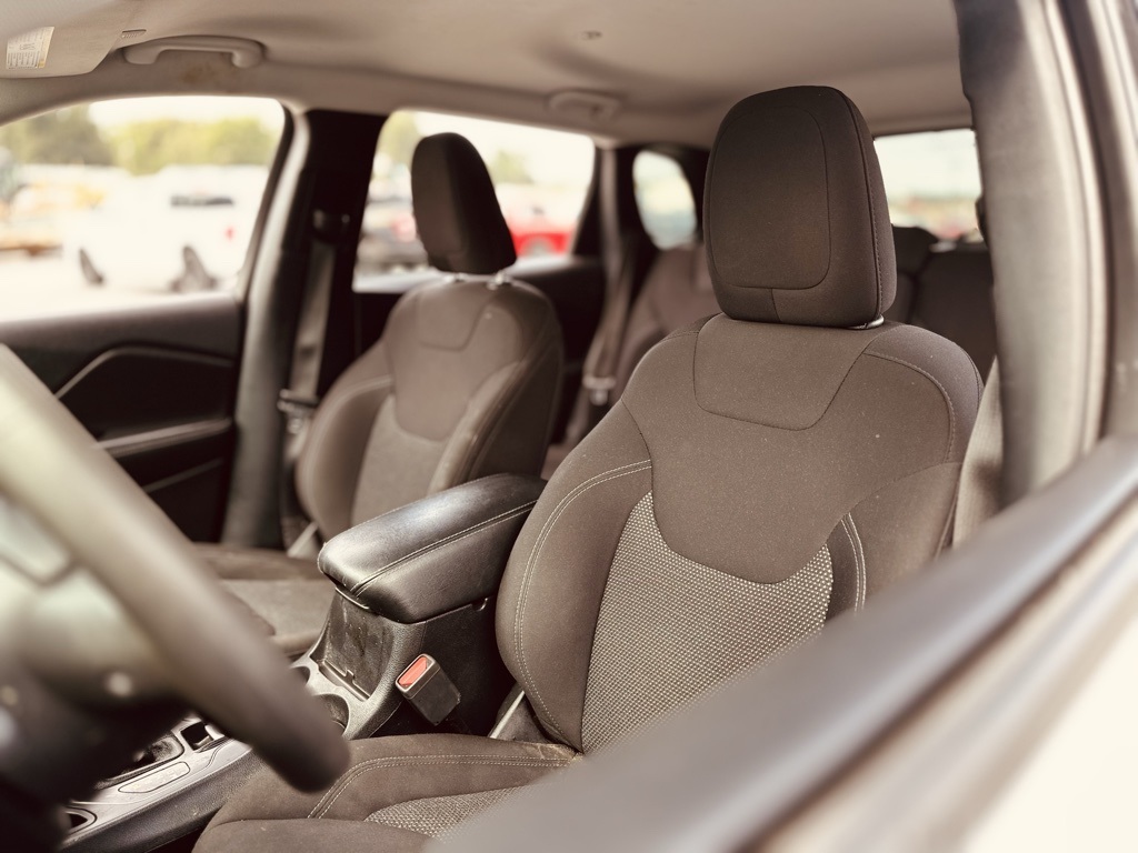 2020 Jeep Cherokee Latitude photo 10