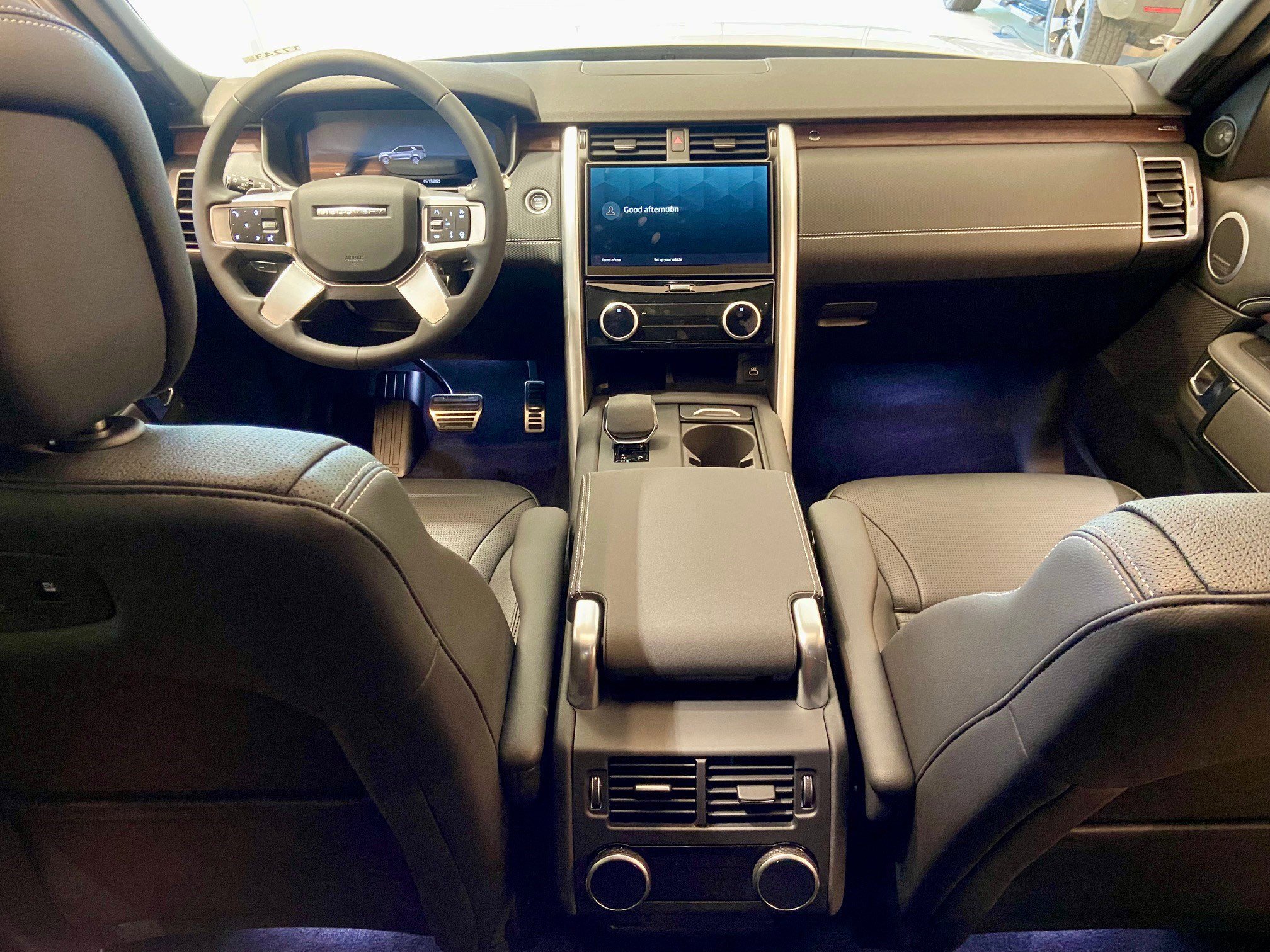 2025 Land Rover Discovery SE photo 4
