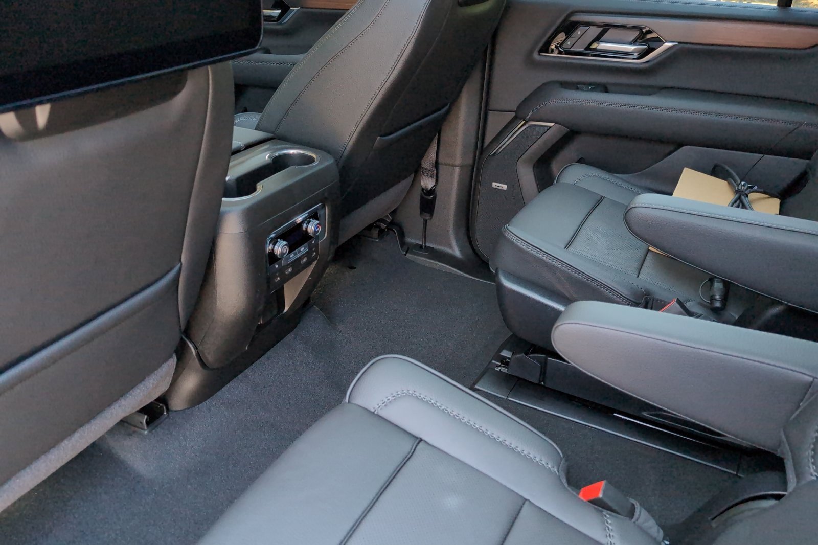 2025 Gmc Yukon Denali photo 12