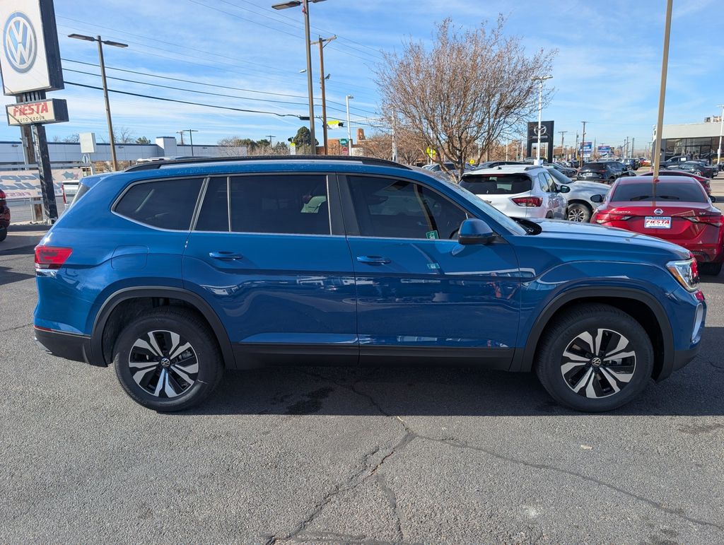 2025 Volkswagen Atlas SE photo 4