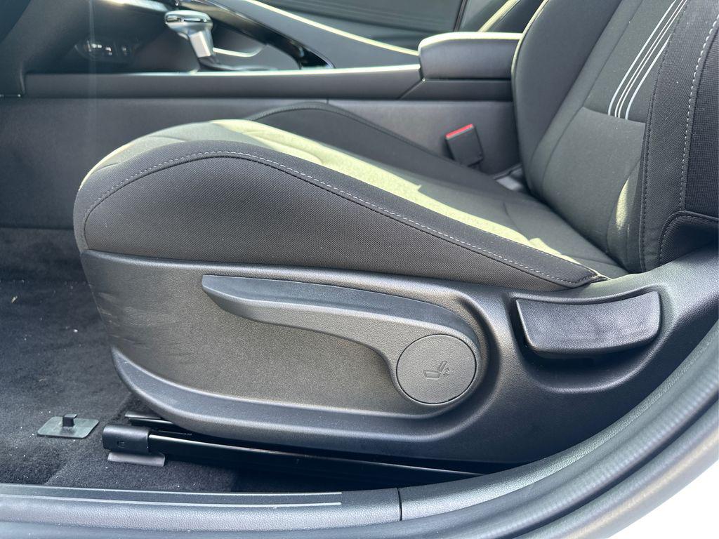 2025 Hyundai Elantra SEL Convenience photo 18