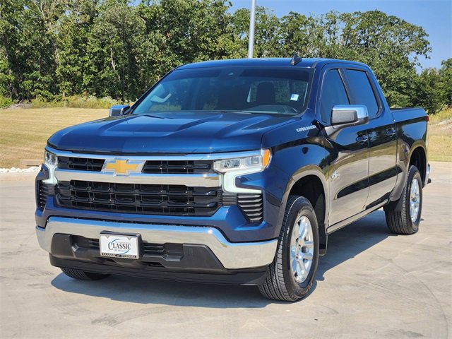 2022 Chevrolet Silverado 1500 LT photo 2
