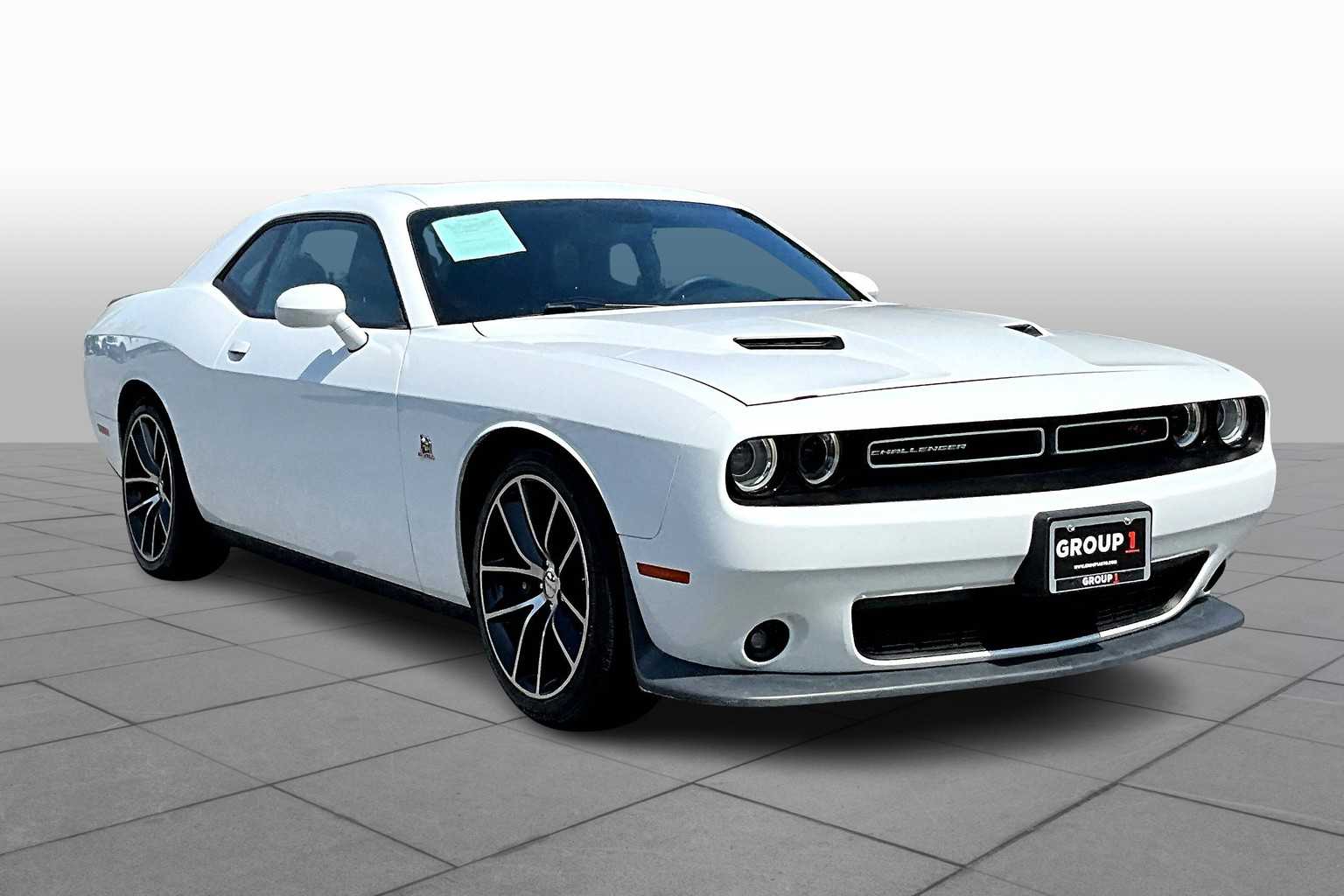 2016 Dodge Challenger R/T Scat Pack photo 2