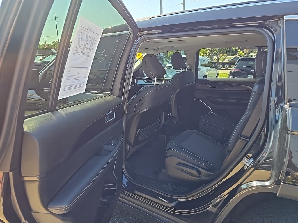 2021 Jeep Grand Cherokee Laredo photo 14
