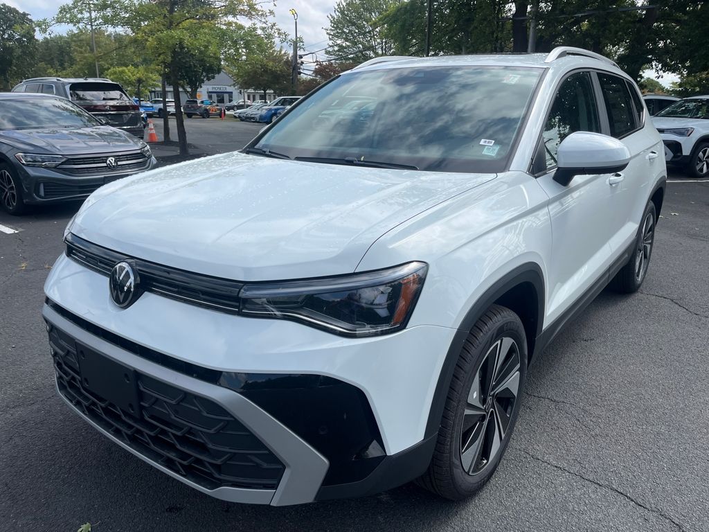 2025 Volkswagen Taos SE photo 2