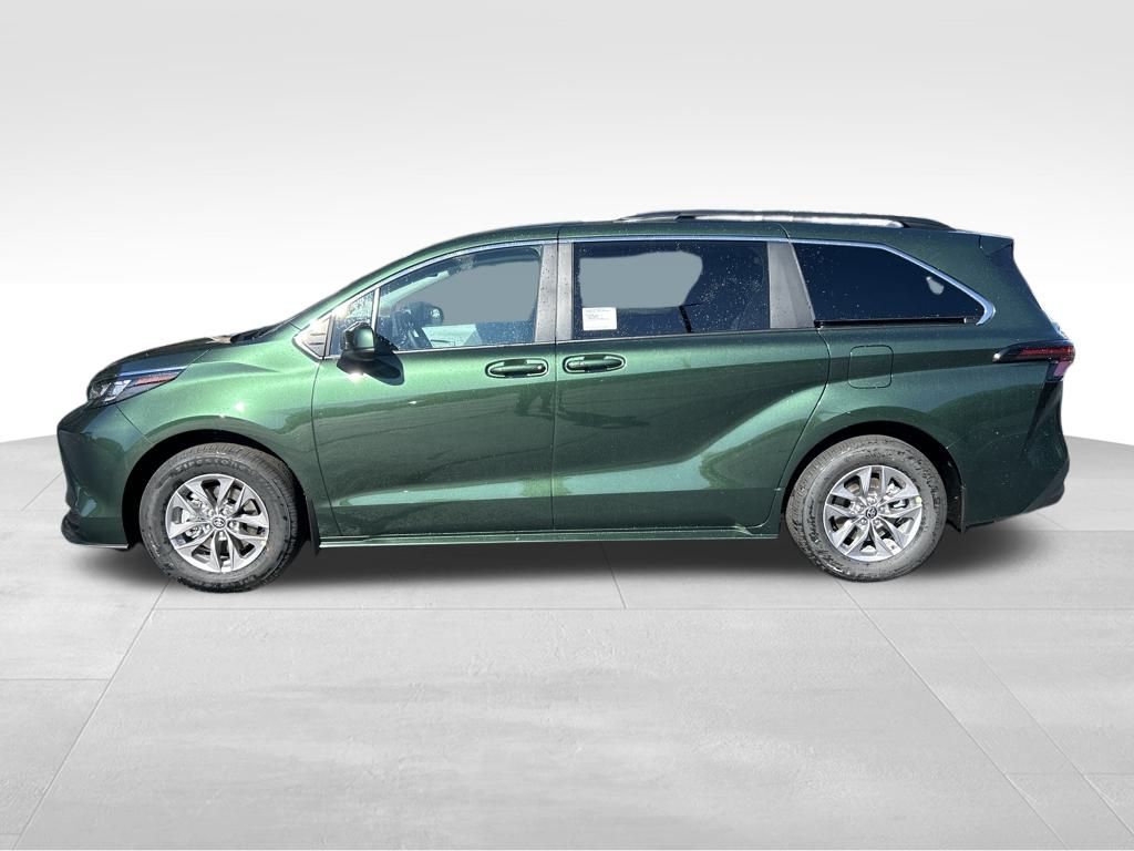2025 Toyota Sienna LE photo 2