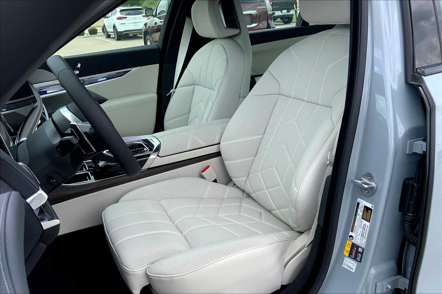 2025 Bmw 750e 750e xDrive photo 9