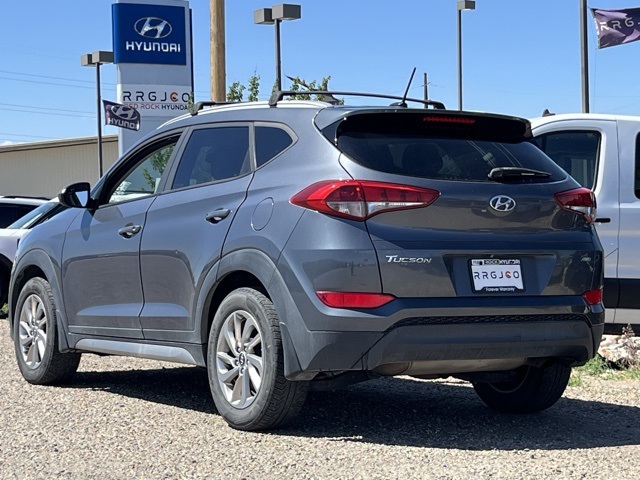 2017 Hyundai Tucson SE photo 2