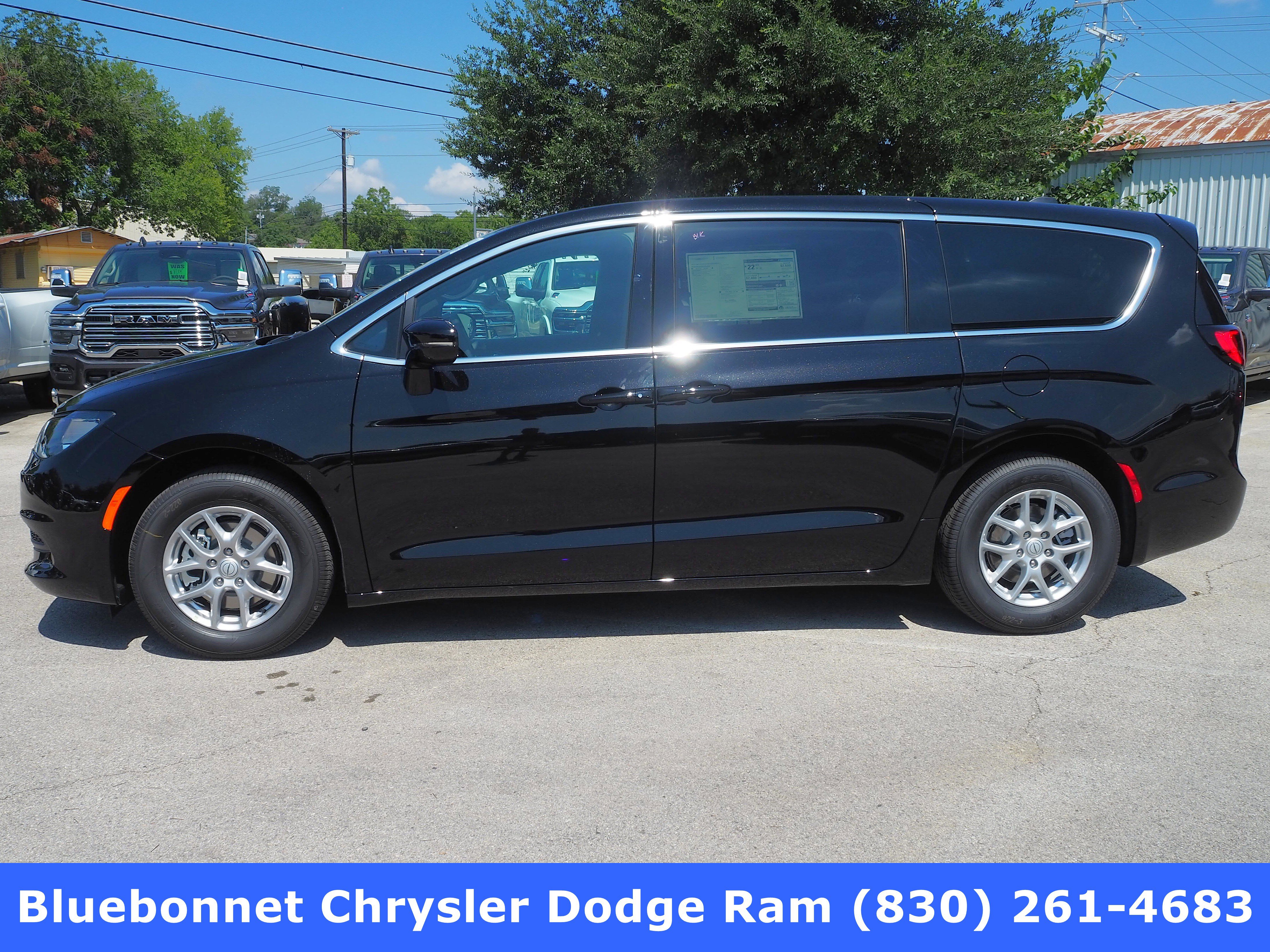 2025 Chrysler Voyager LX's photo