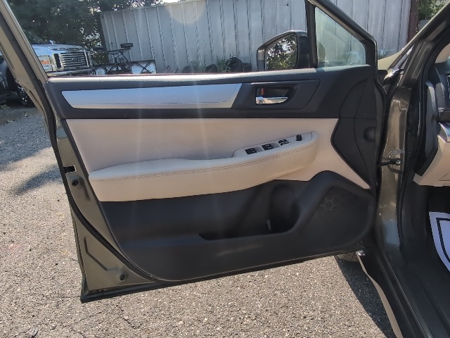 2019 Subaru Outback 2.5i Premium photo 14