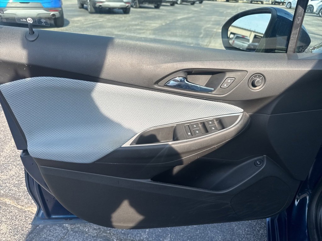 2019 Chevrolet Cruze LT photo 16