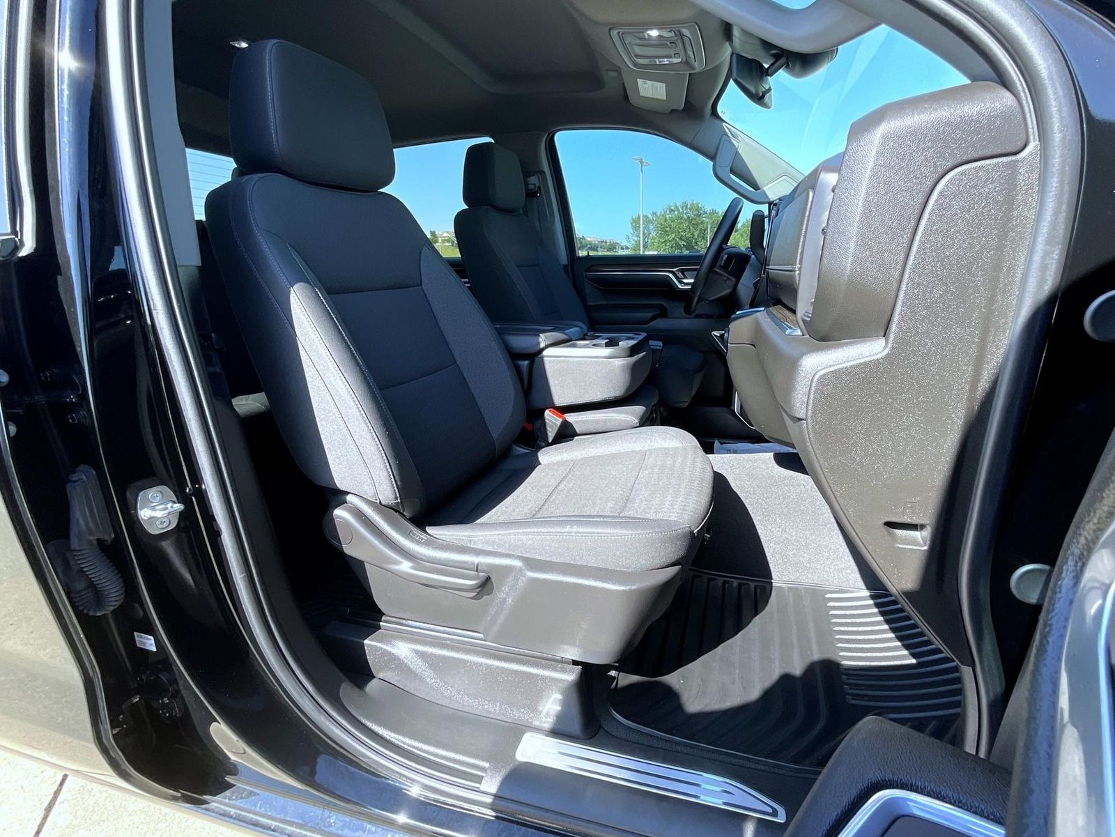 2024 Chevrolet Silverado 1500 LT photo 14