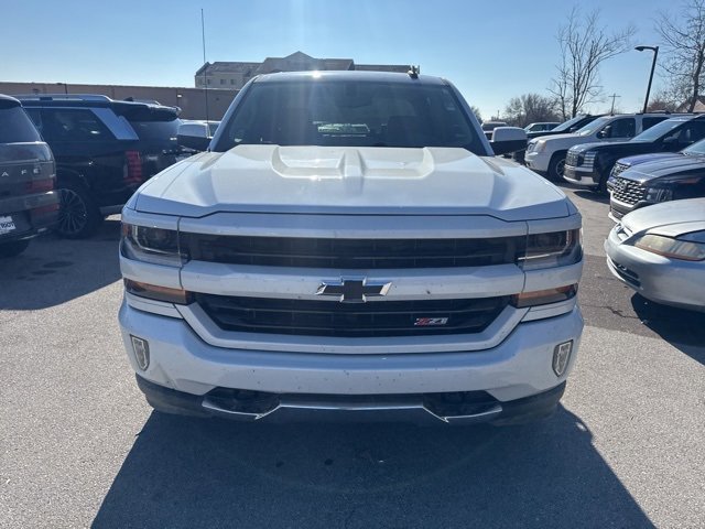 2018 Chevrolet Silverado 1500 LT photo 2