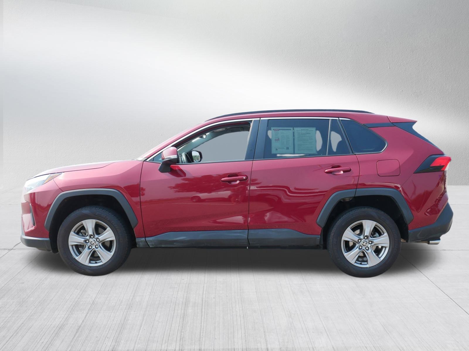 2022 Toyota RAV4 XLE photo 4