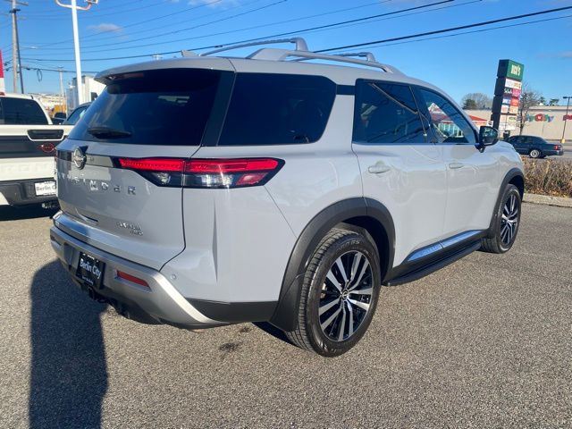 2023 Nissan Pathfinder Platinum photo 3