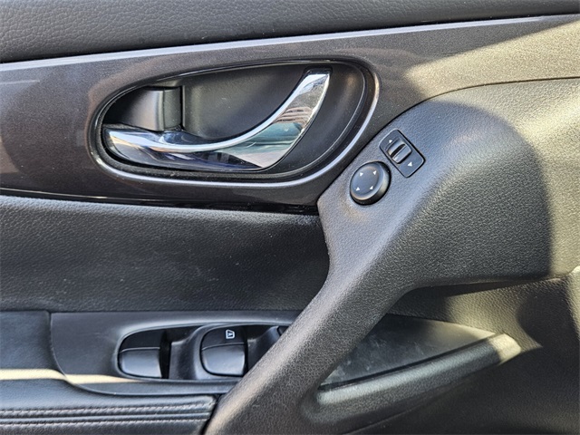 2019 Nissan Rogue SV photo 27
