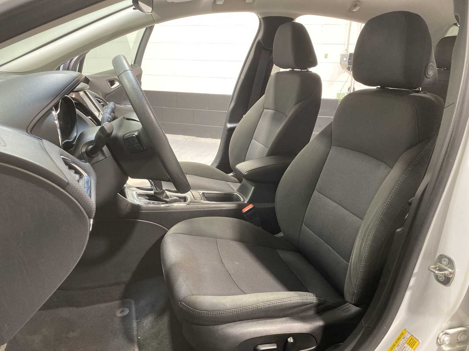 2017 Chevrolet Cruze LT photo 11