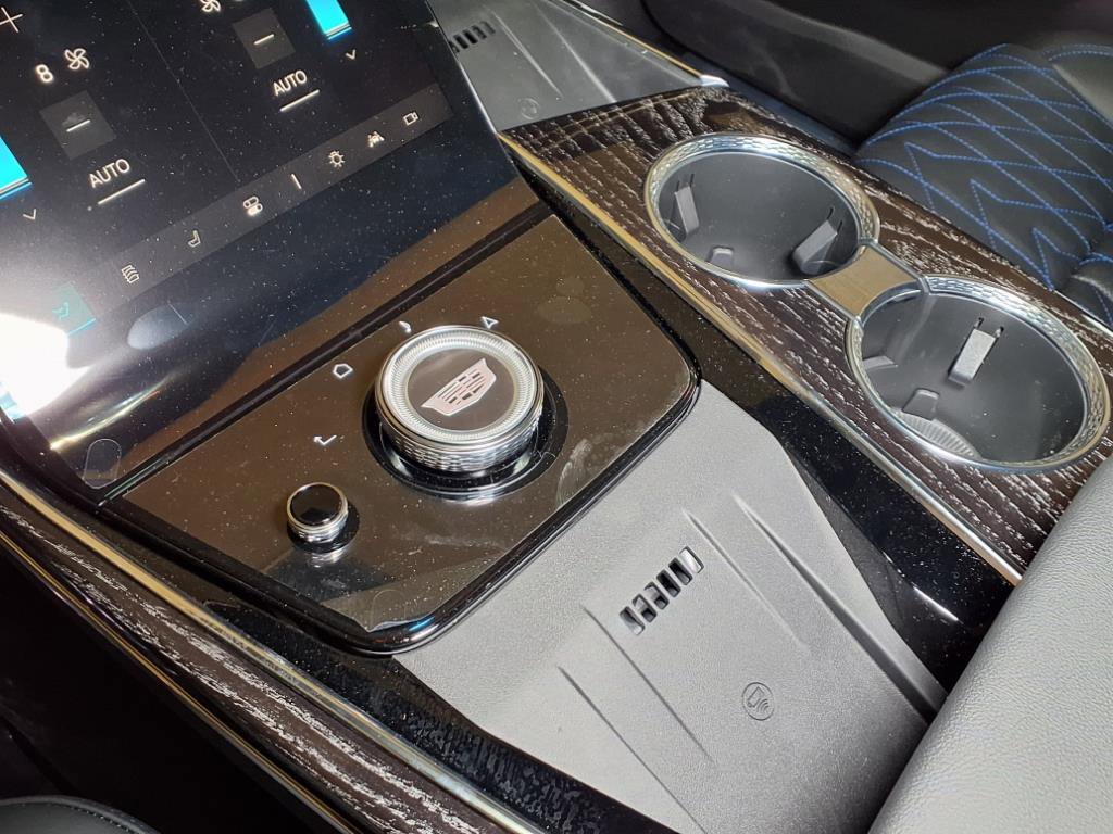 2025 Cadillac Escalade IQ Luxury photo 18