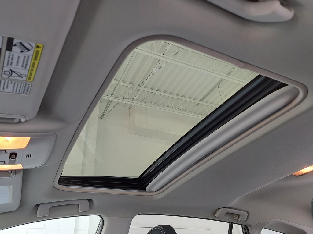 2016 Toyota RAV4 XLE photo 24
