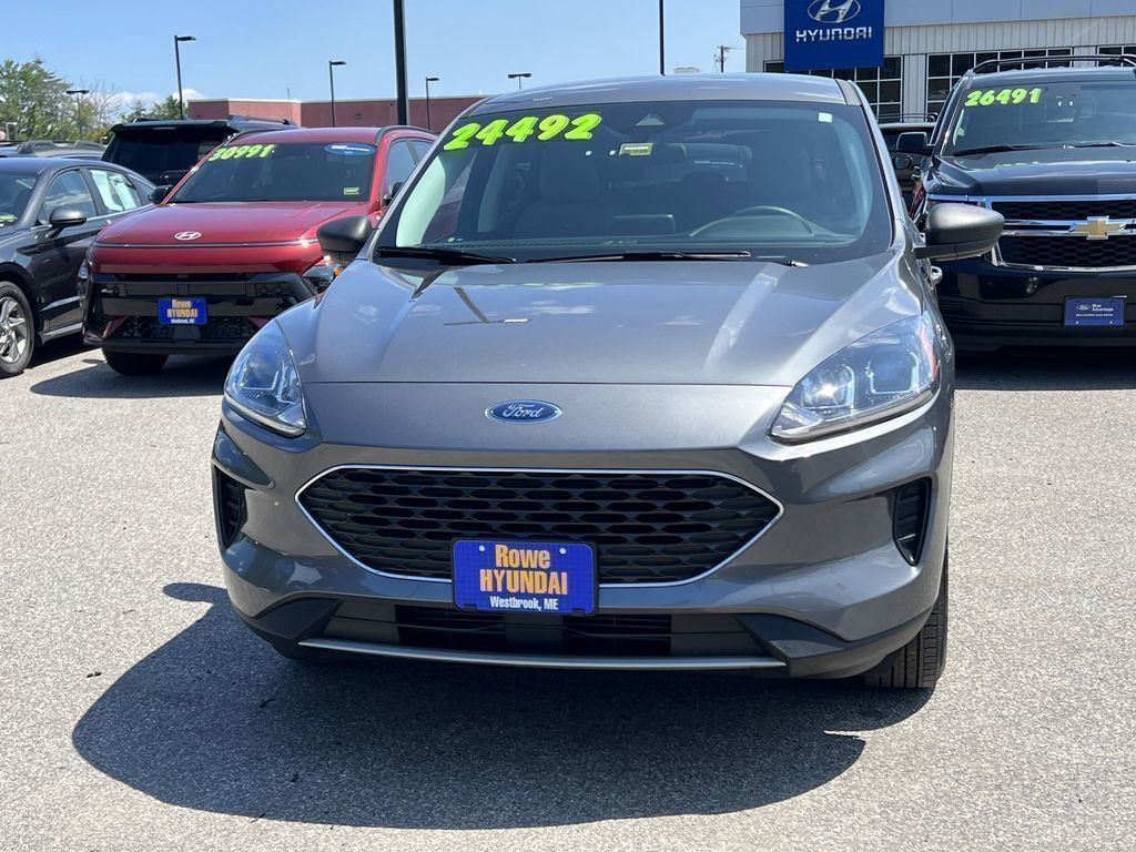 2022 Ford Escape SE photo 2