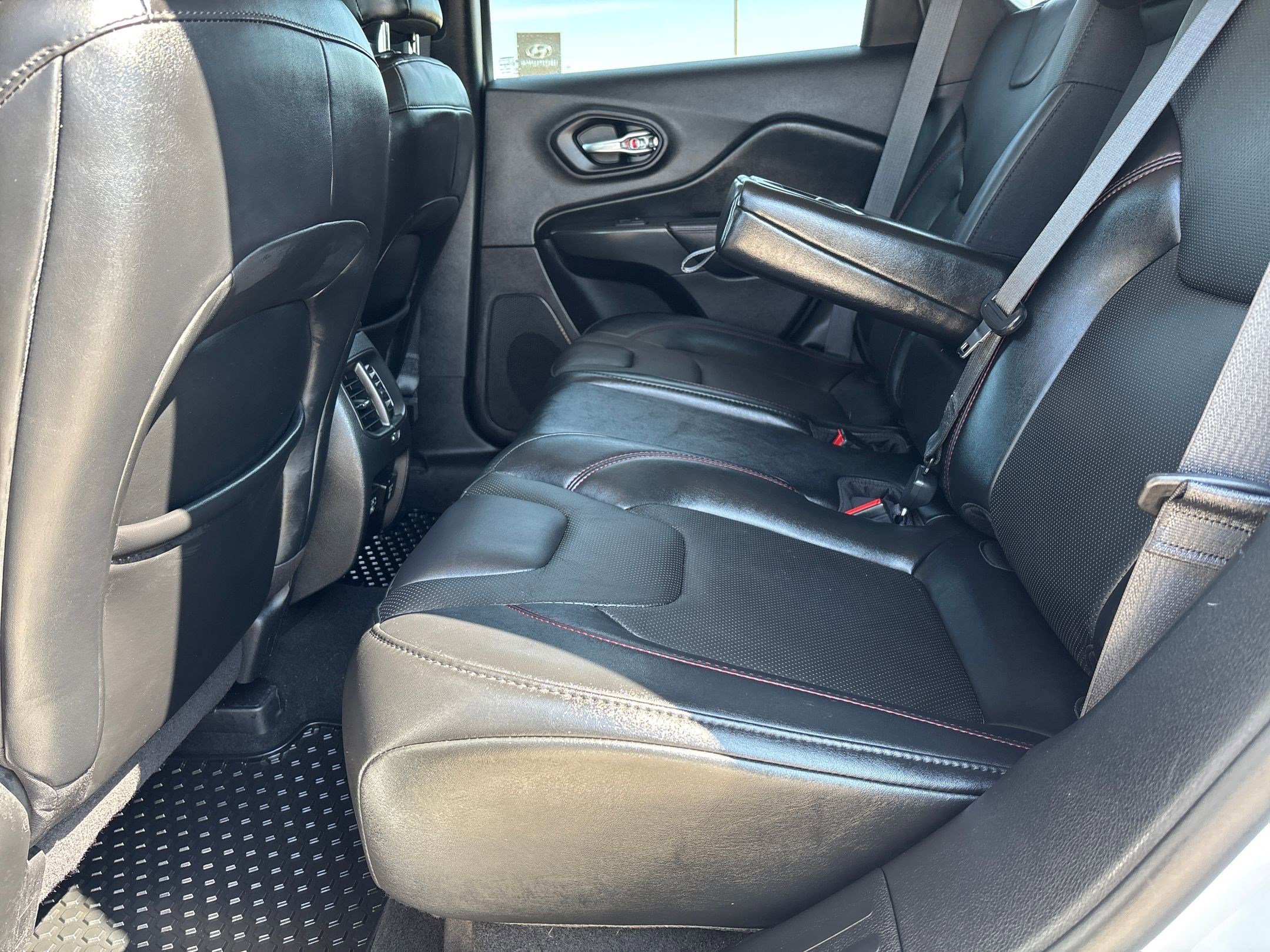 2021 Jeep Cherokee Trailhawk photo 8