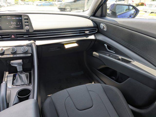 2025 Hyundai Elantra SE photo 15
