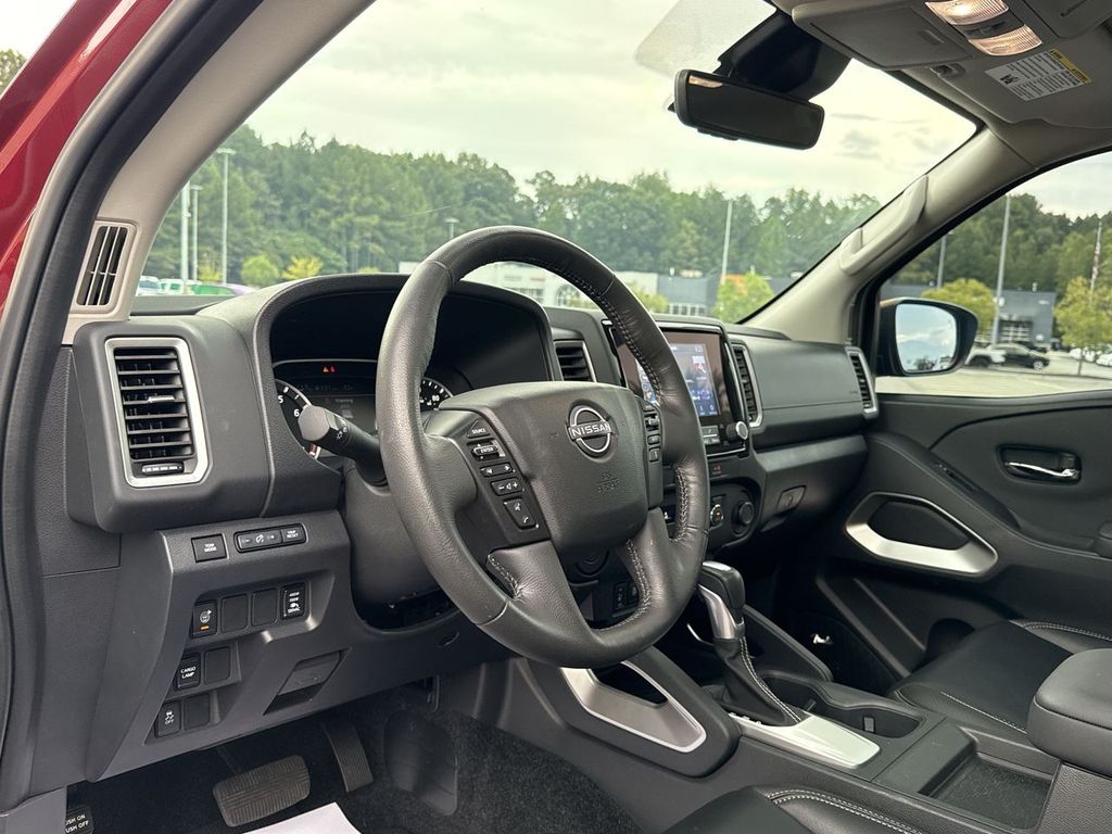 2024 Nissan Frontier SL photo 12
