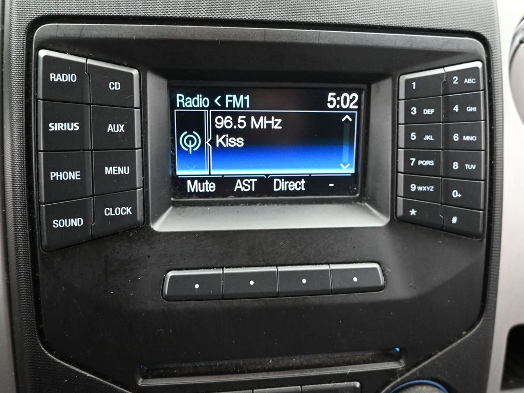 2013 Ford F-150 XLT photo 12