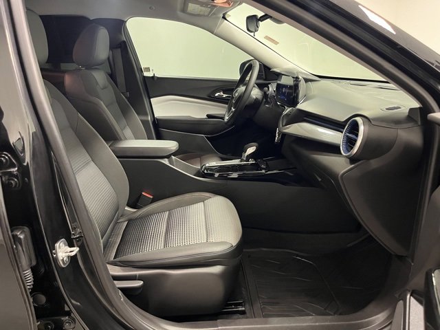 2025 Chevrolet Trax LT photo 19