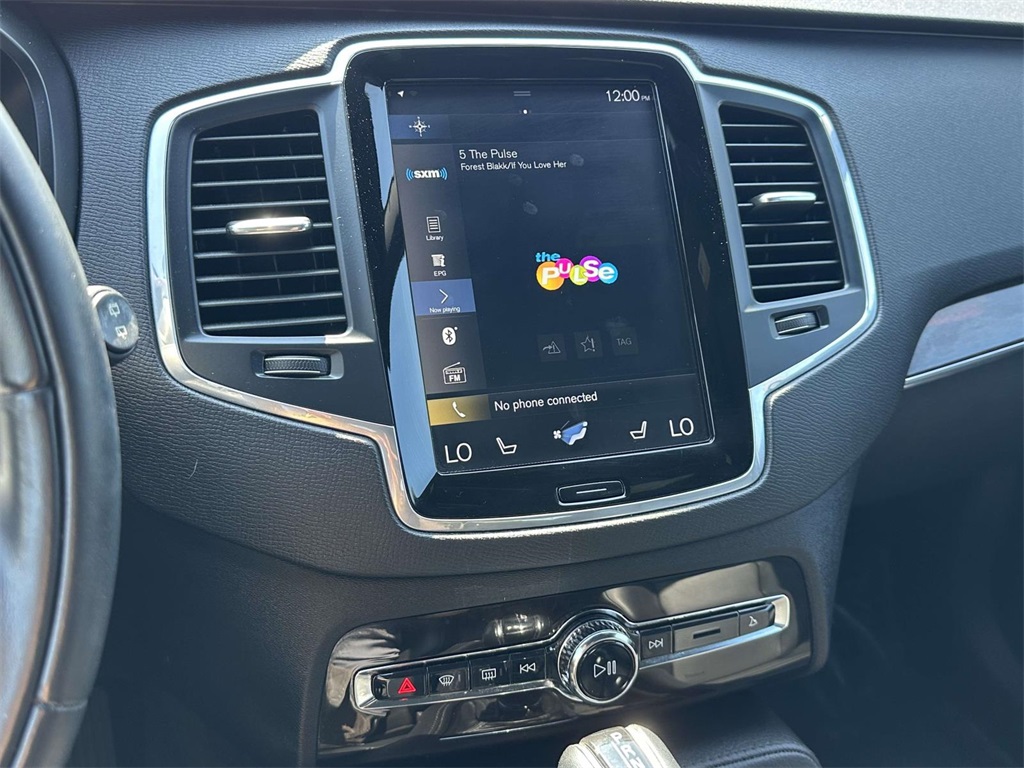 2019 Volvo XC90 T6 Momentum photo 16