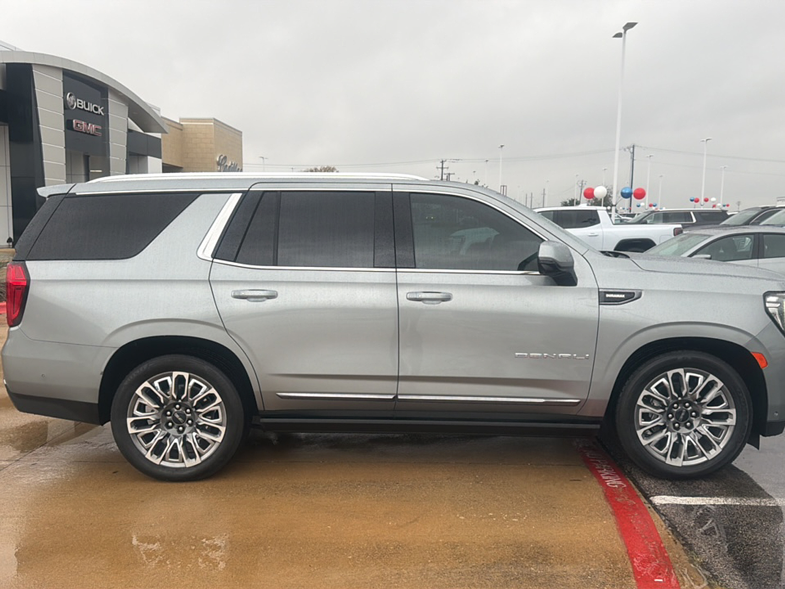 2024 Gmc Yukon Denali Ultimate photo 2