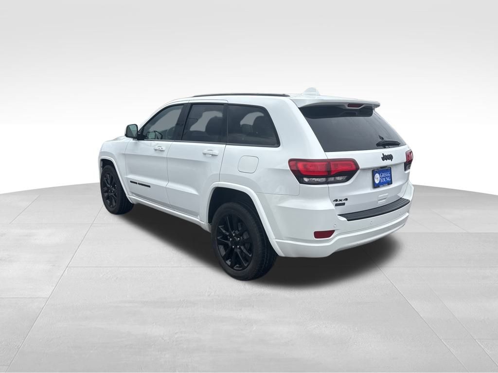 2017 Jeep Grand Cherokee Altitude photo 3