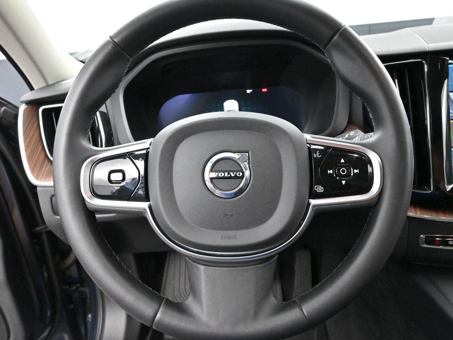 2024 Volvo XC60 Plus photo 16
