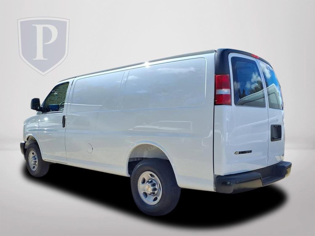 2025 Chevrolet Express 2500 Cargo photo 3