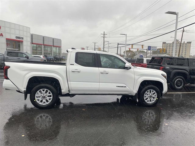 2025 Toyota Tacoma SR5 4x4 Double Cab photo 2